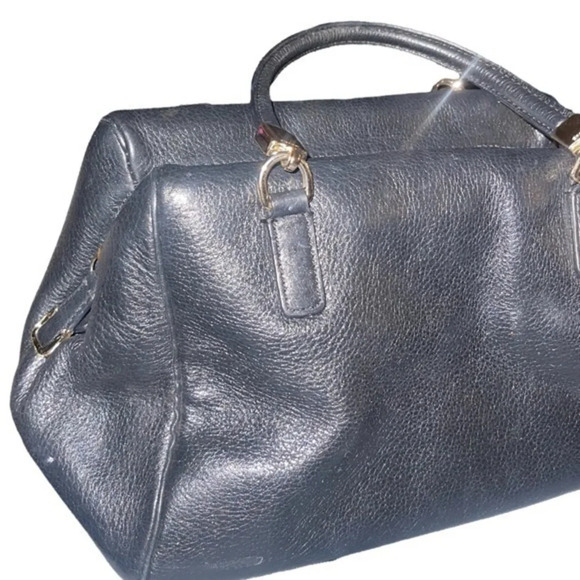 COACH PURSE. Super cute - Picture 9 of 15